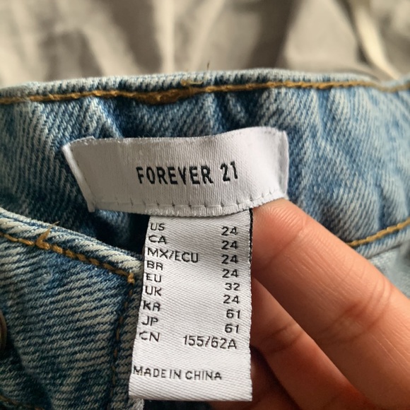 Bought them a month ago didnt try them on before ended up not fitting. - Picture 3 of 3